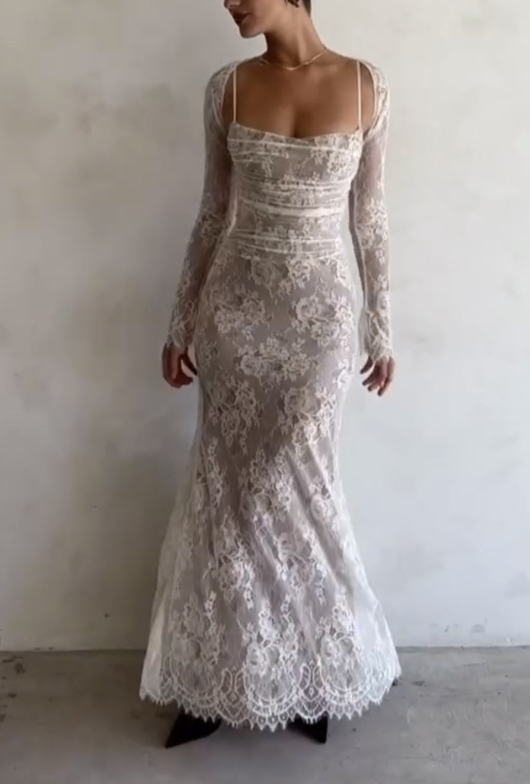 Damen Maxikleid aus zarter Spitze mit langen Ärmeln R&B