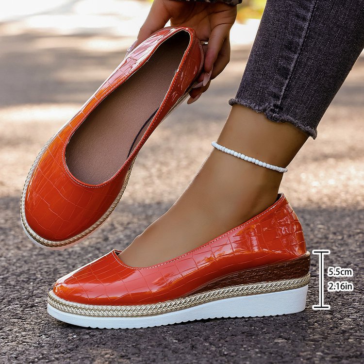 Damen Sneaker mit modernem glänzendem Obermaterial und komfortabler Sohle R&B