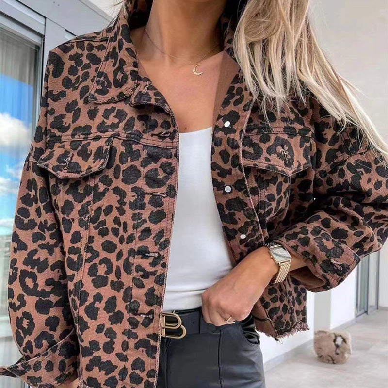 Damen Denimjacke im Leo-Design mit lässigem Schnitt und Fransenabschluss EB