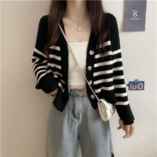 Damen gestreifte Strickjacke mit elegantem V-Ausschnitt und dekorativen Knöpfen R&B