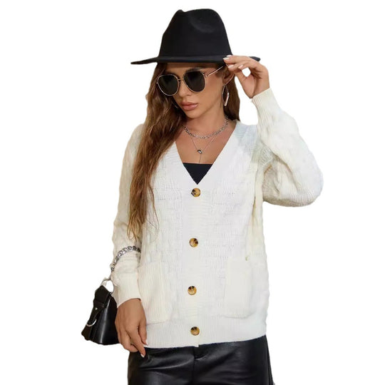 Damen Strickjacke mit modernen Zopfmustern und schicken Knopfdetails R&B