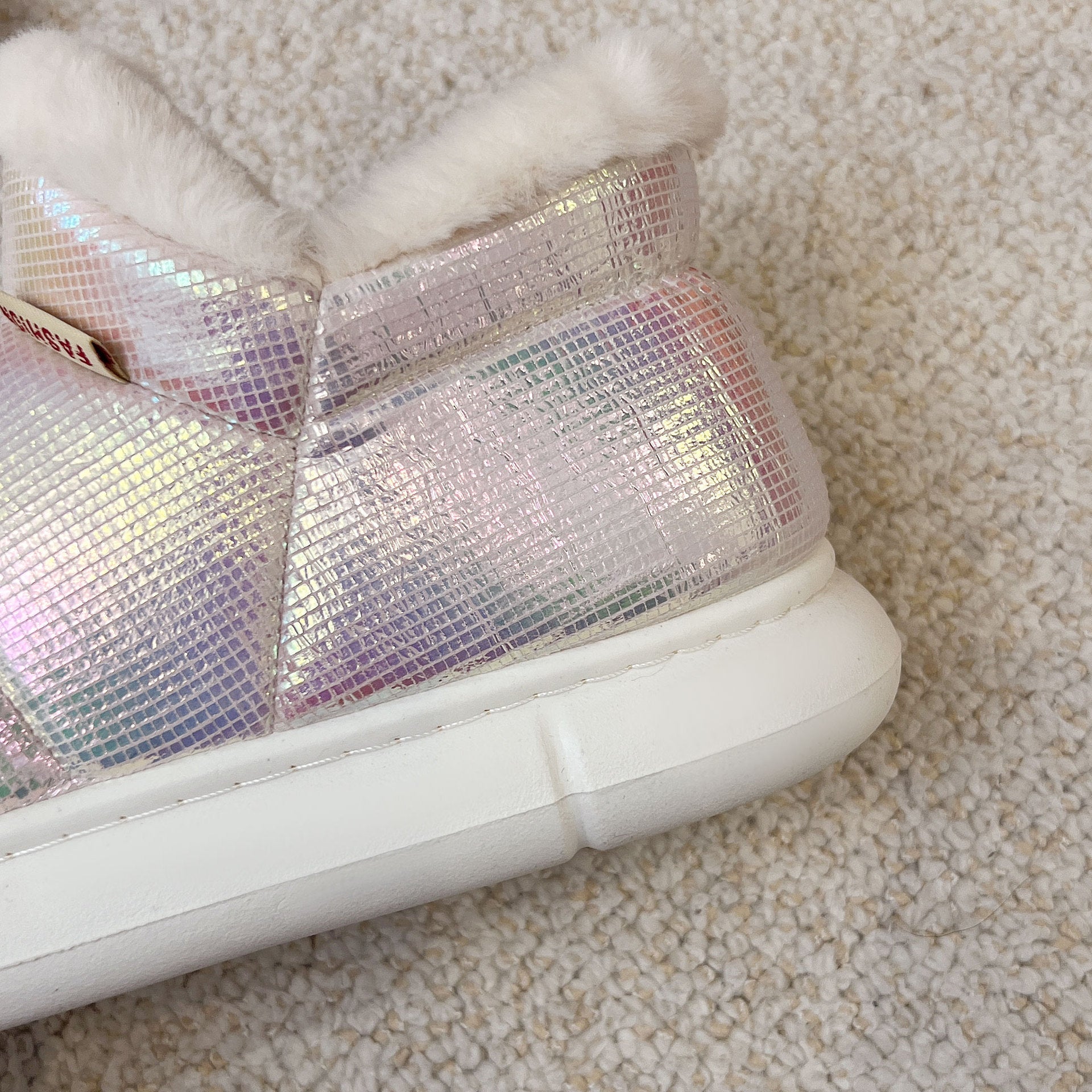 Damen gefütterte Slipper mit glänzender Oberflächenstruktur und weichem Innensohle