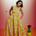 Damen Maxikleid mit verspieltem Paisley-Design und schmalem Taillengürtel