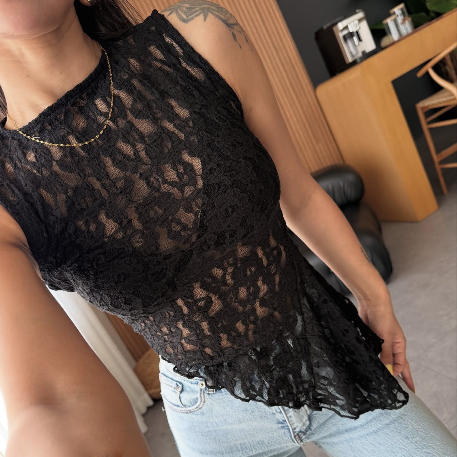 Damen Spitzenoberteil mit femininem Schnitt und floralen Details R&B
