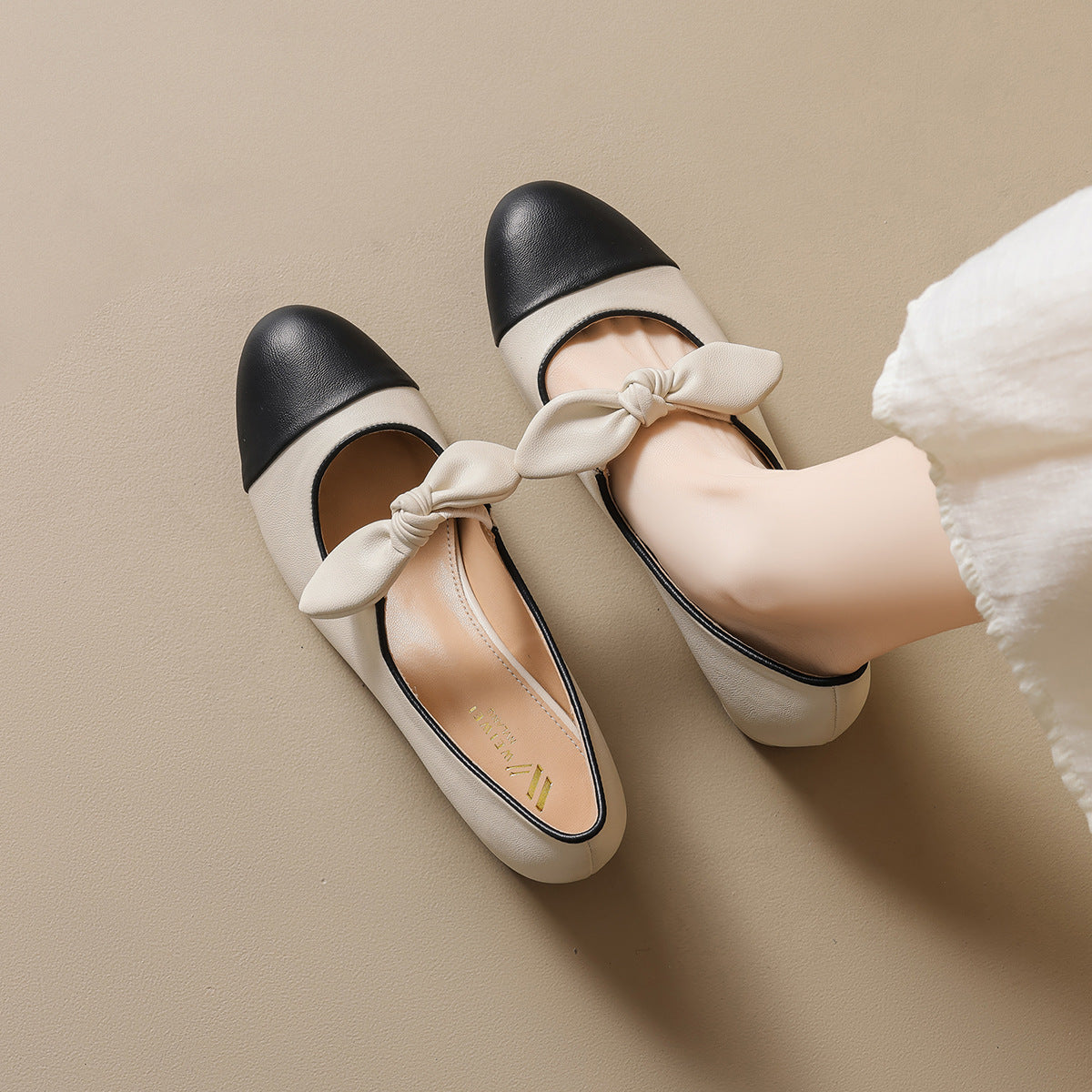 Damen elegante Ballerinas mit dekorativem Schleifenakzent und klassischem Farbblockdesign
