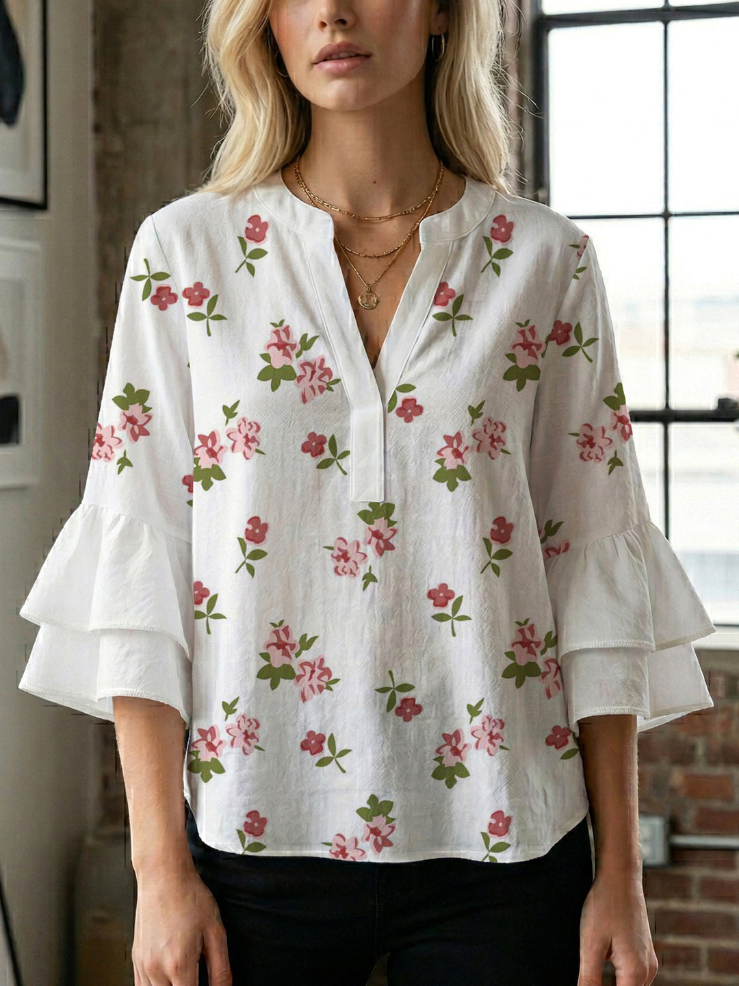 Damen Bluse mit voluminösen Rüschenärmeln und modernem Motiv R&B