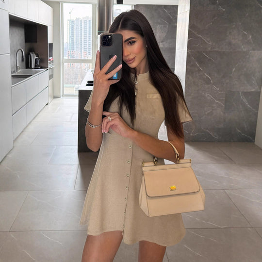 Damen Knopf-Polo-Kleid mit figurbetontem Schnitt und kurzen Ärmeln R&B