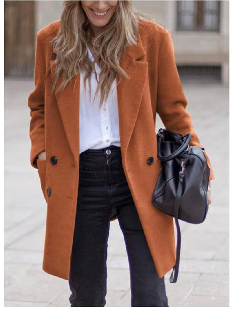 Damen moderner Oversized-Mantel mit doppelter Knopfreihe und eleganten Details