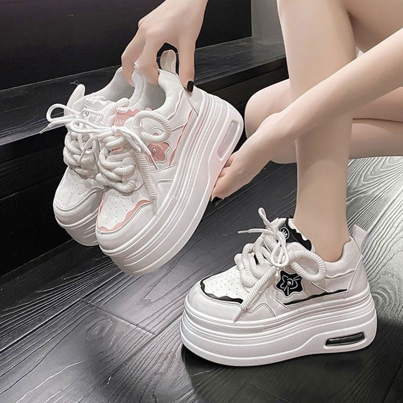 Damen Sportliche Plateau-Sneaker mit modischem Blumendetail R&B