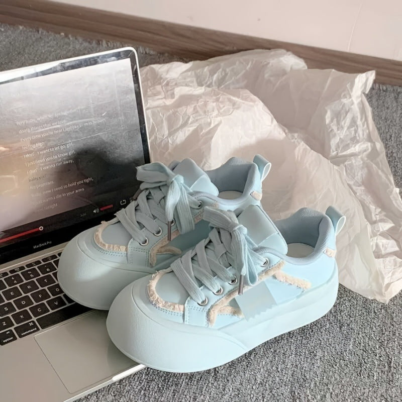 Damen Komfortable Sneakers mit voluminöser Sohle und verspielten Schnürdetails