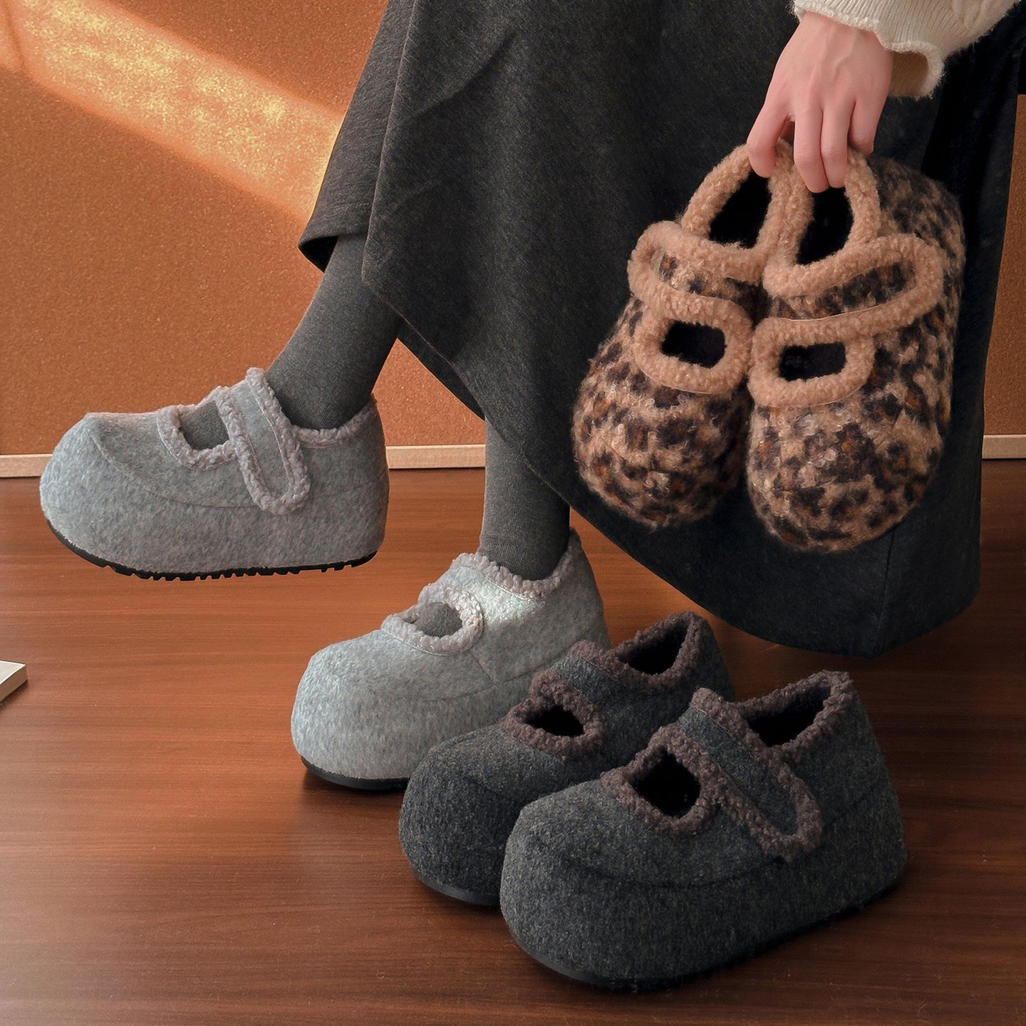 Damen Fleece Hausschuhe mit rutschfester Sohle und gemütlichem Innenfutter R&B