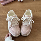 Damen Komfortable Sneakers mit atmungsaktiver Mesh-Decksohle und modischen Akzenten