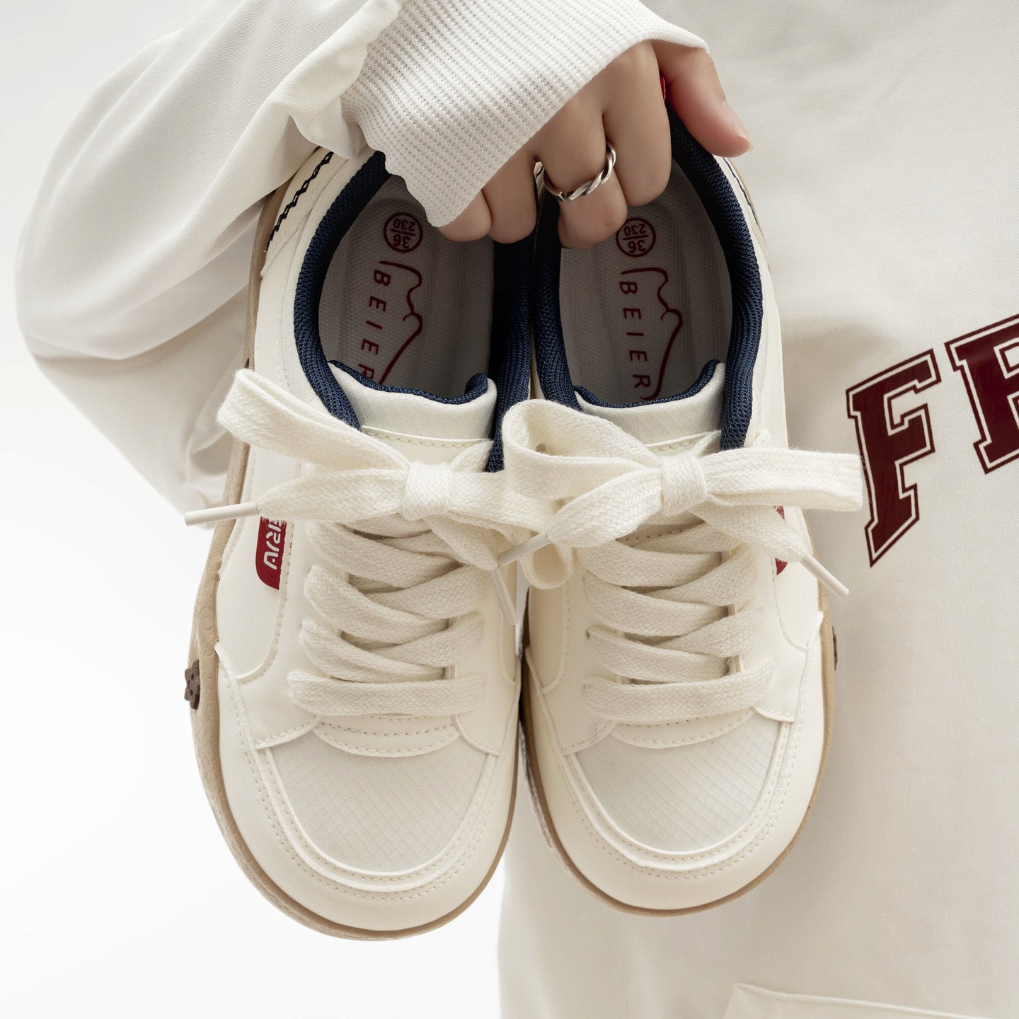 Damen Sneakers mit floralem Applikationsdesign und bequemer Dämpfung