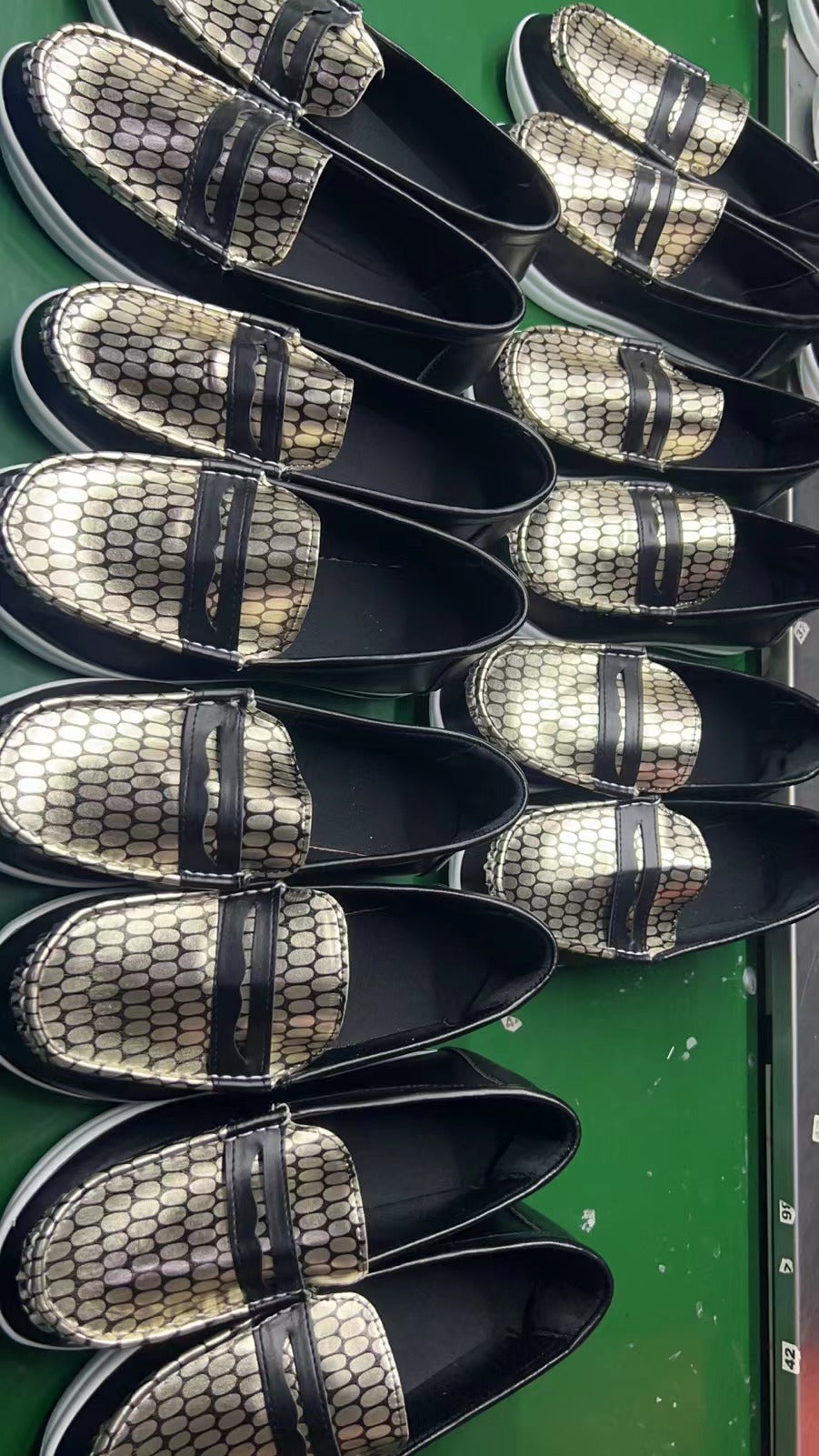 Damen Slip-On Mokassins mit strukturiertem Obermaterial und rutschfester Sohle R&B