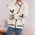 Damen gemütliche Strickjacke mit Sternen-Applikationen und modernen Details R&B