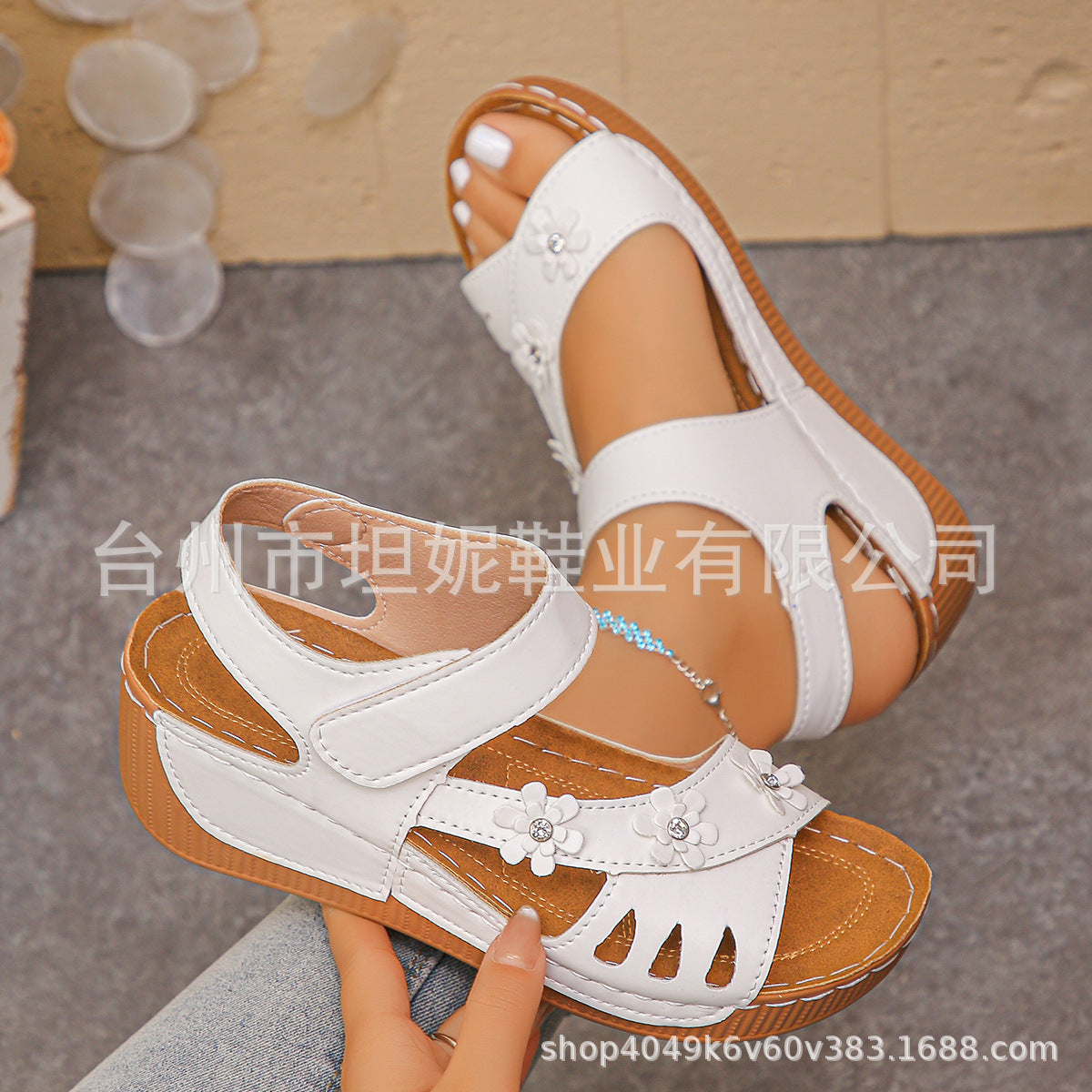 Damen Wedge-Sandalen mit floralem Akzent und komfortabler Fußbettung R&B