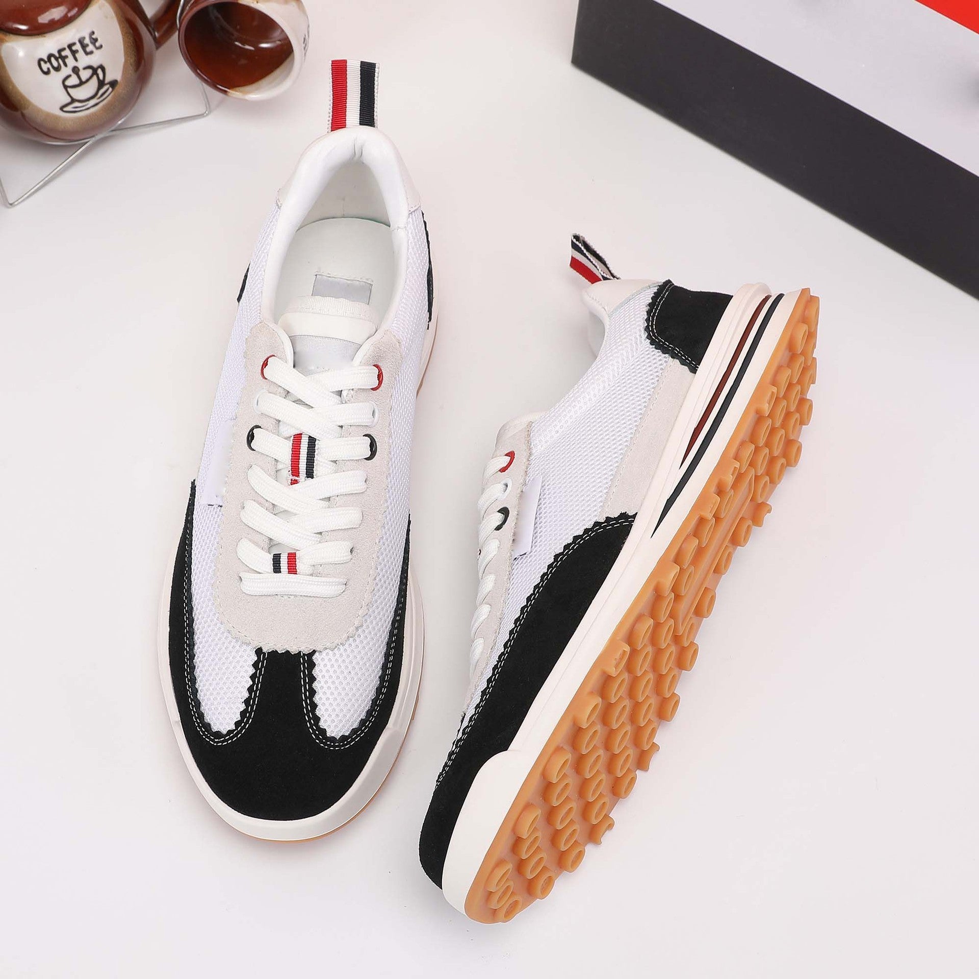 Damen Sportliche Sneaker mit atmungsaktivem Mesh-Obermaterial und dämpfender Sohle R&B
