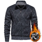 Herren Strickjacke mit modernem Zopfmuster und hohem Kragen R&B