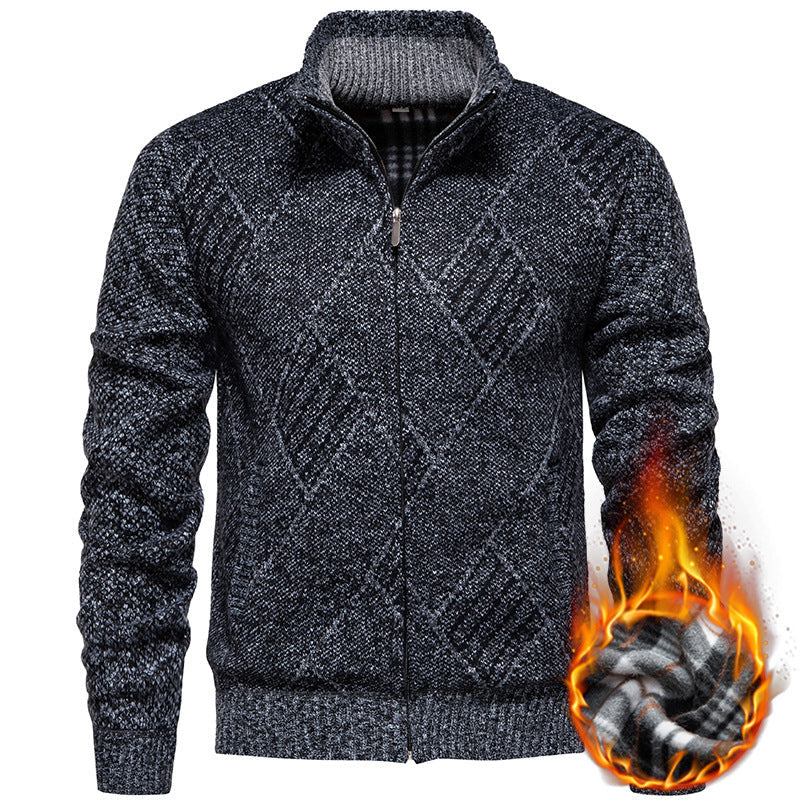Herren Strickjacke mit modernem Zopfmuster und hohem Kragen R&B
