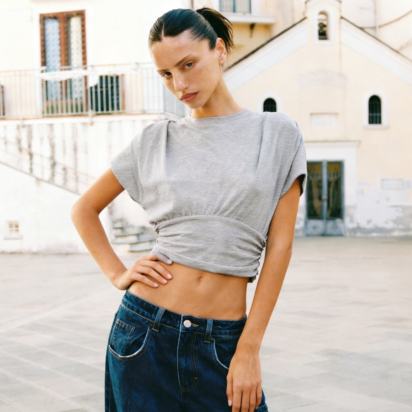 Damen Crop-Top mit modischen Rüschendetails und strukturiertem Design R&B