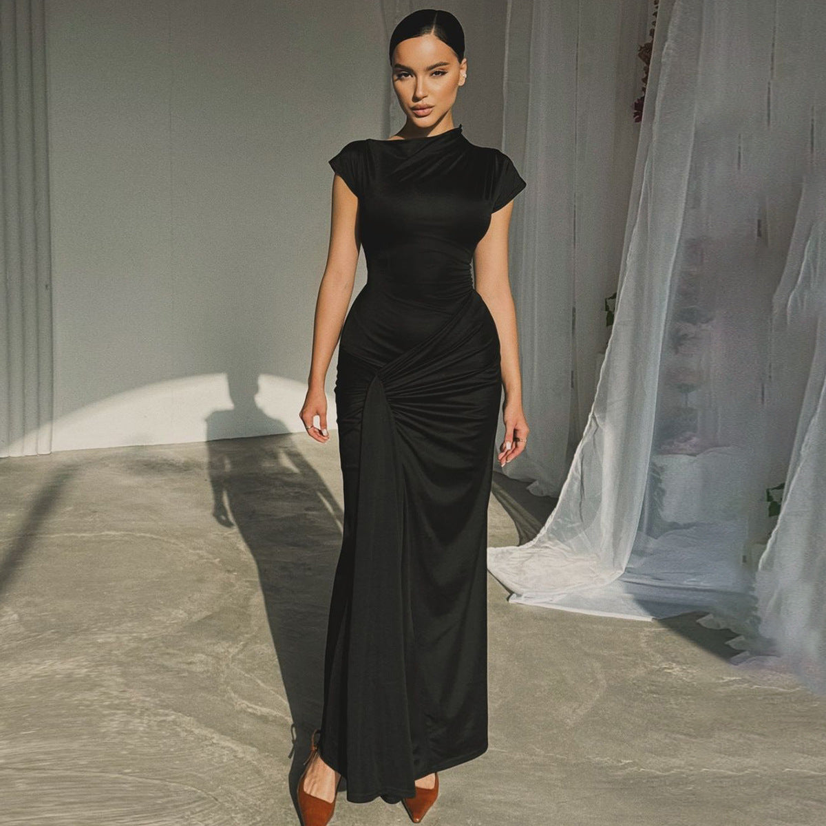 Damen Elegantes Maxikleid mit Drapierung und asymmetrischem Saum R&B