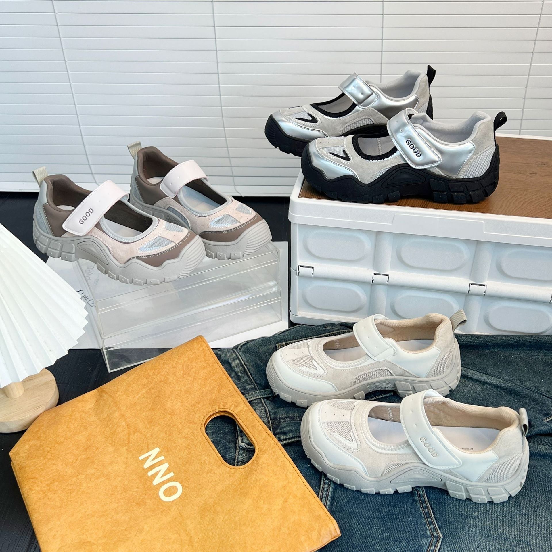 Damen Bequeme und stützende Sneakers mit Klettverschluss R&B