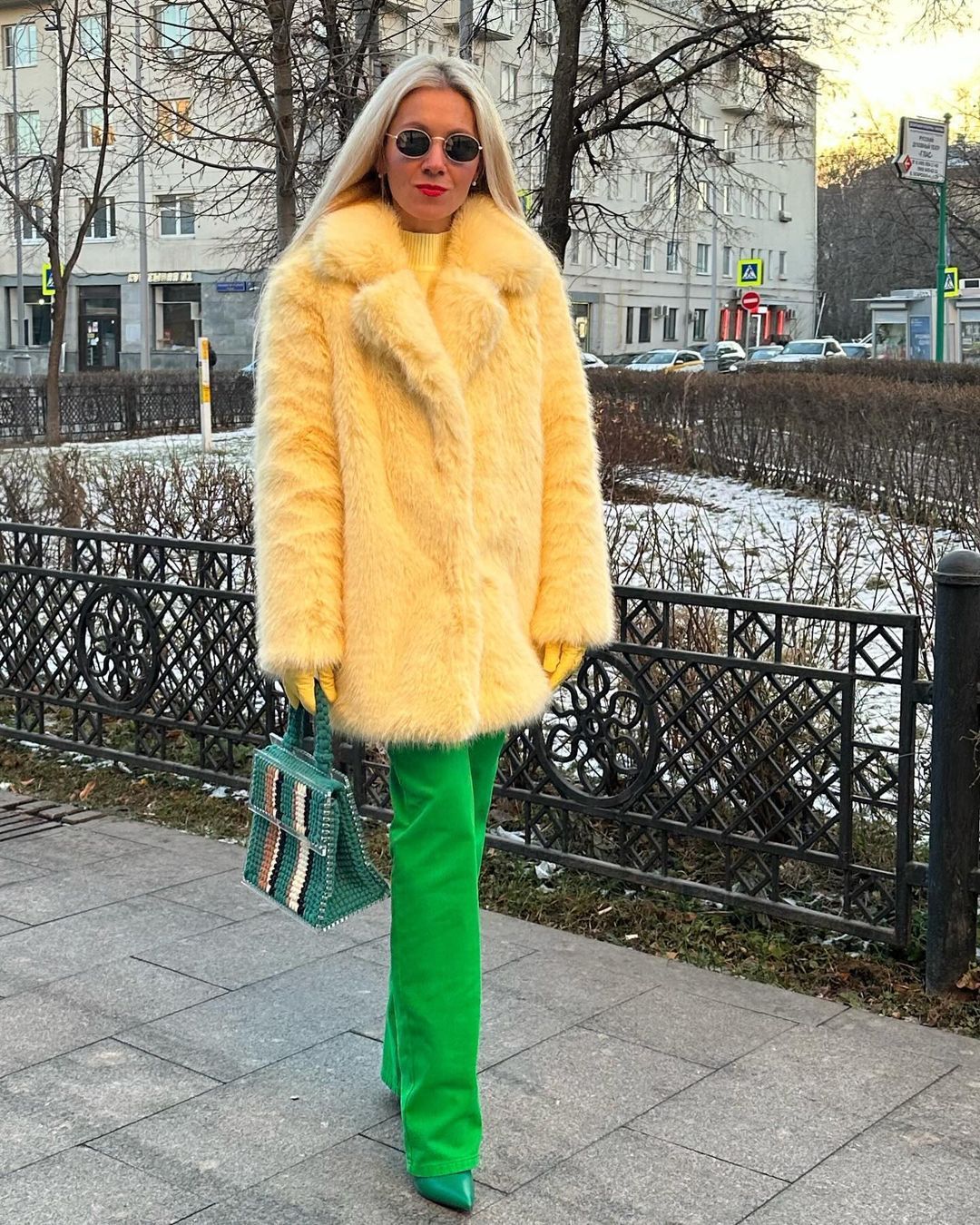 Damen Luxuriöse Kunstfelljacke mit voluminösen Ärmeln R&B