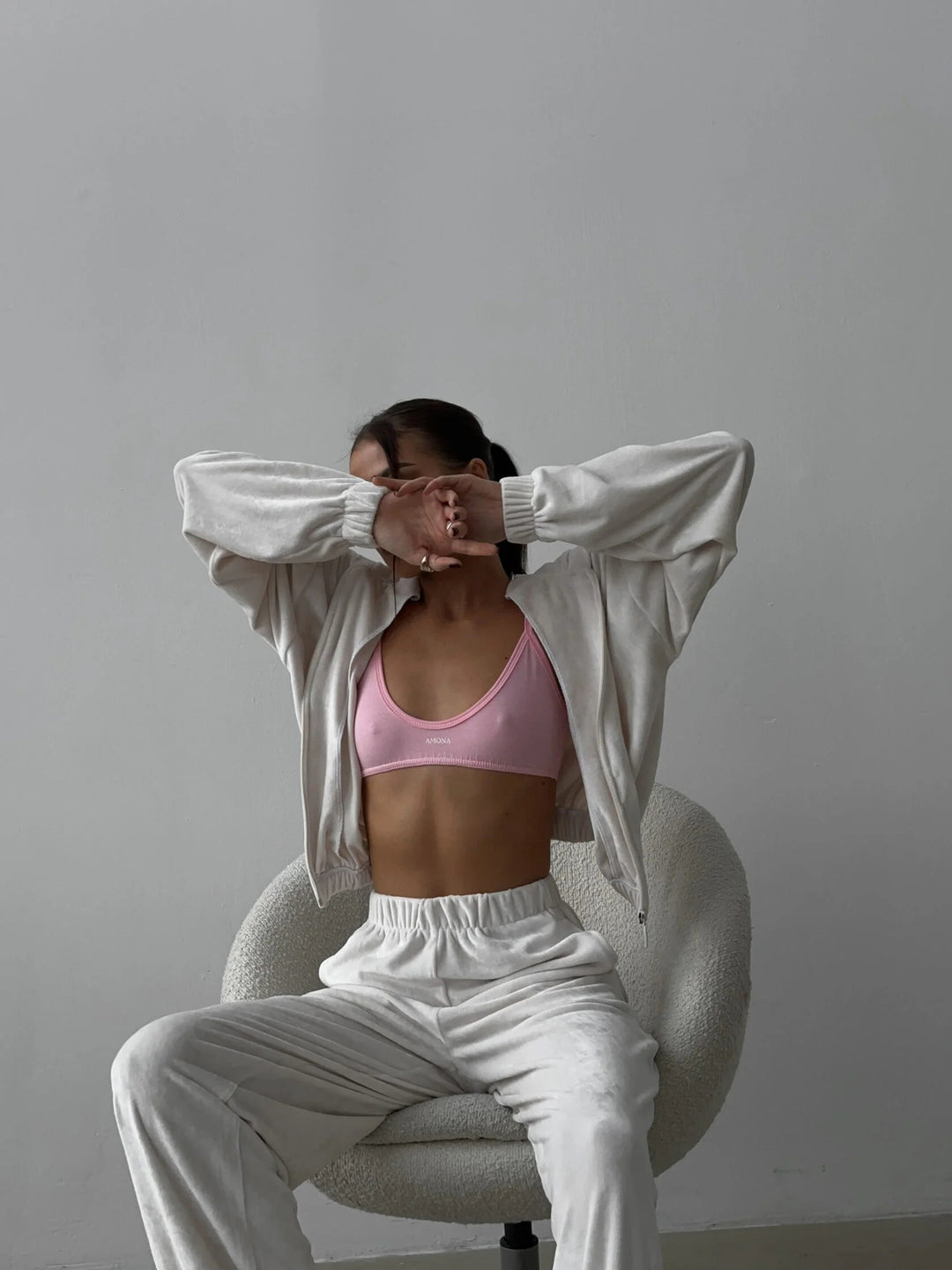 Damen sportliches Velours-Loungewear-Set mit praktischer Kapuze und elastischen Bündchen R&B