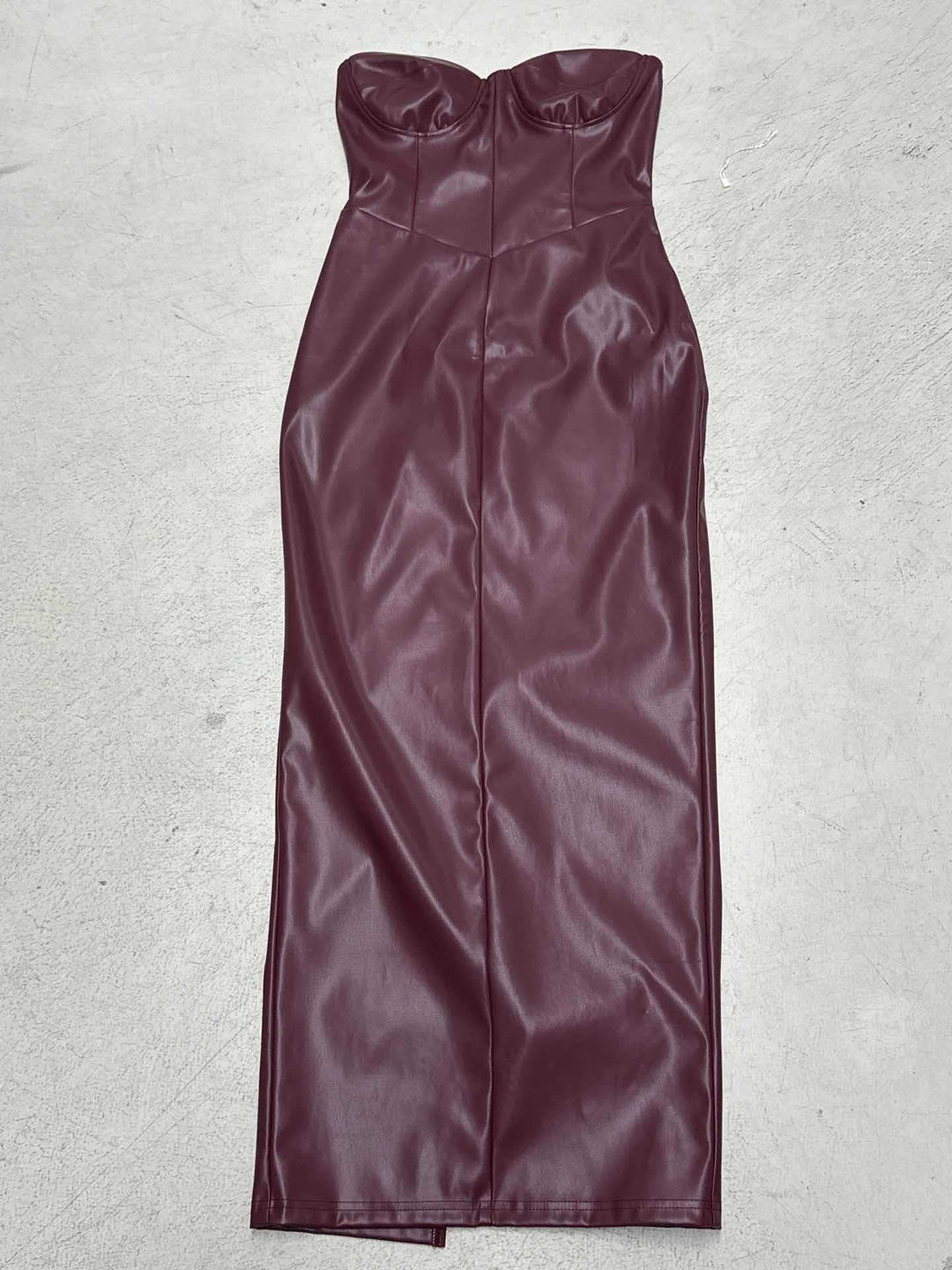 Damen figurbetontes Kunstlederkleid mit herzförmigem Ausschnitt und elegantem Schnitt R&B