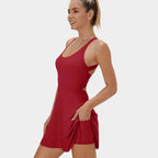 Rückenfreies, ausgeschnittenes, 2-in-1-Sportkleid mit Seitentaschen (Easy Peezy)