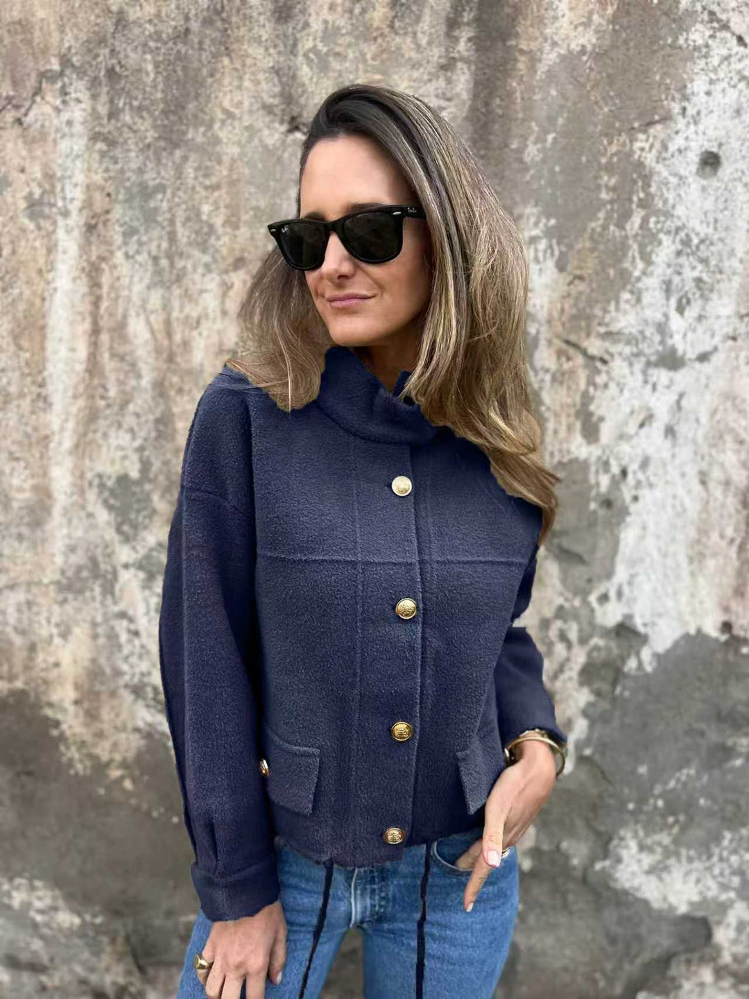 Damen Kurze Jacke mit dekorativen Knöpfen und praktischen Taschen R&B
