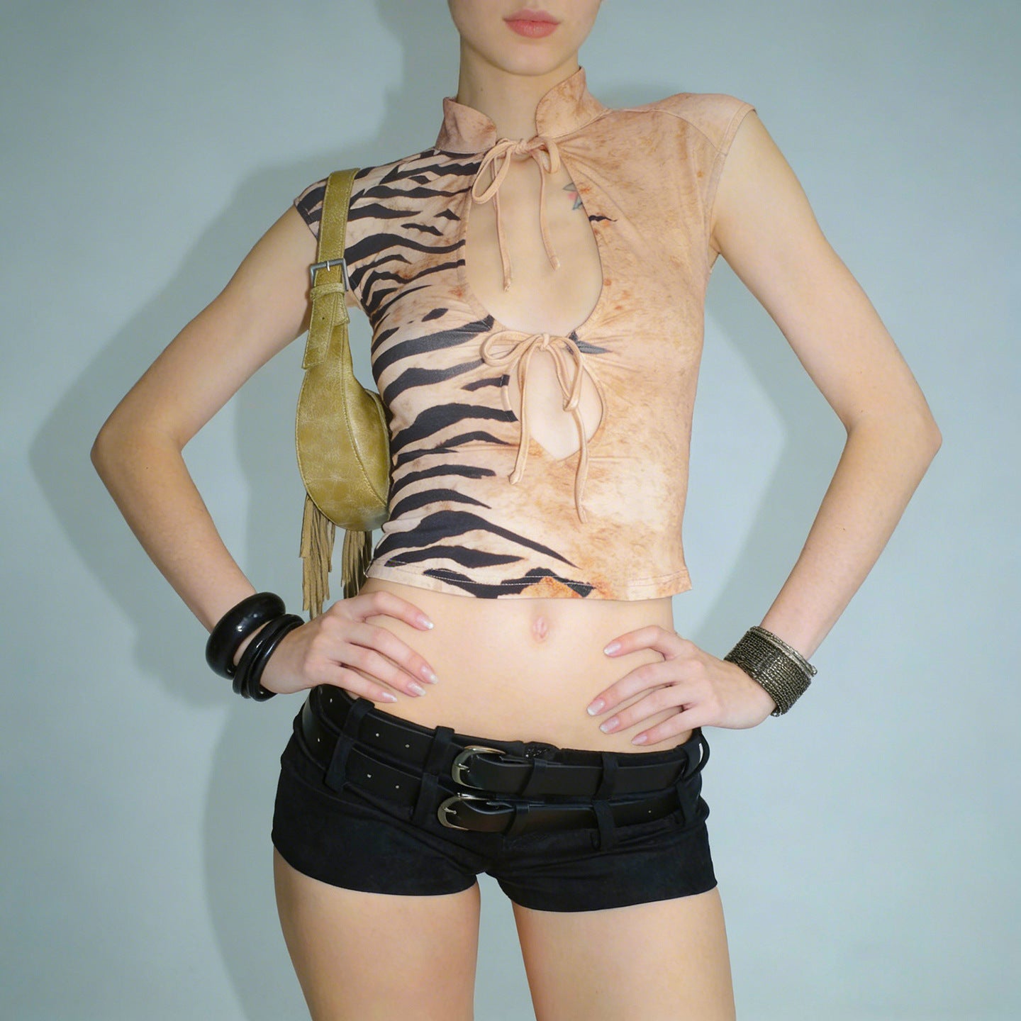 Damen Figurbetontes Kurzarm-Oberteil mit Halterneck und asymmetrischem Design R&B