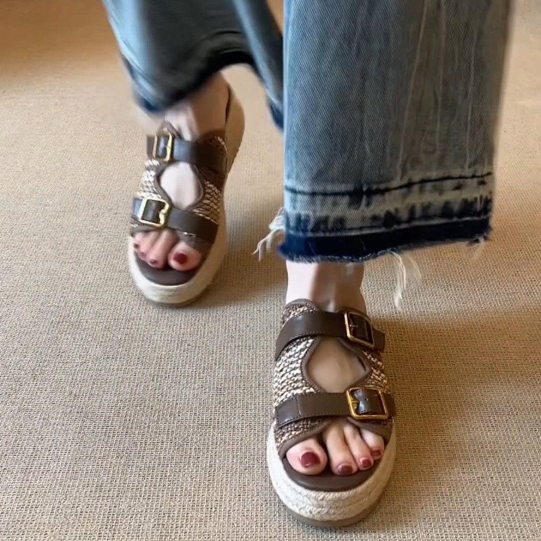 Damen komfortable Wedge-Pantoletten mit doppeltem Riemchen und geflochtenem Detail R&B