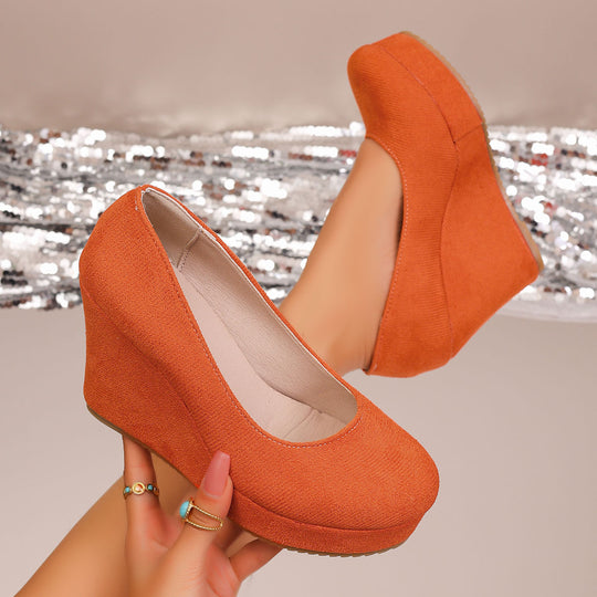 Damen Wedge-Pumps mit zierlichem Riemen und glänzendem Akzent R&B