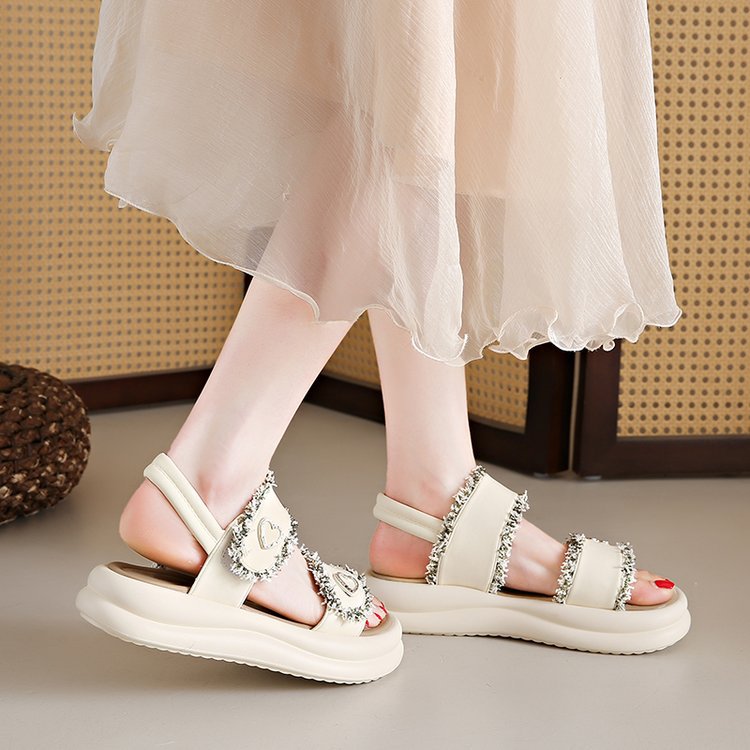 Damen modische Sandalen mit elastischen Riemen und herzförmigen Akzenten R&B