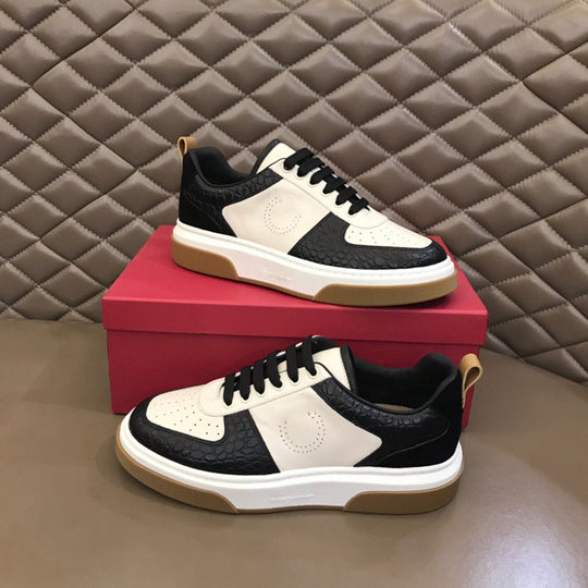 Damen Sneakers mit raffinierter Schuppenstruktur und komfortabler Sohle von R&B