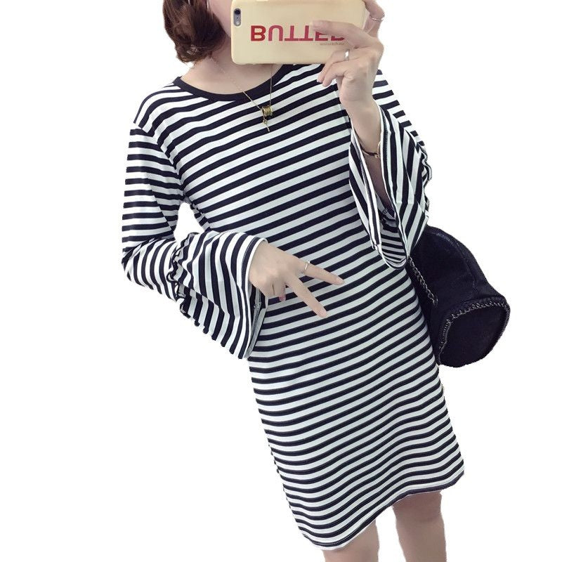 Damen gestreiftes Minikleid mit voluminösen Ärmeln