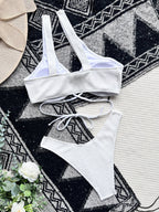 Damen Trendiger Monokini mit asymmetrischem Schnitt und raffiniertem Ringdetail