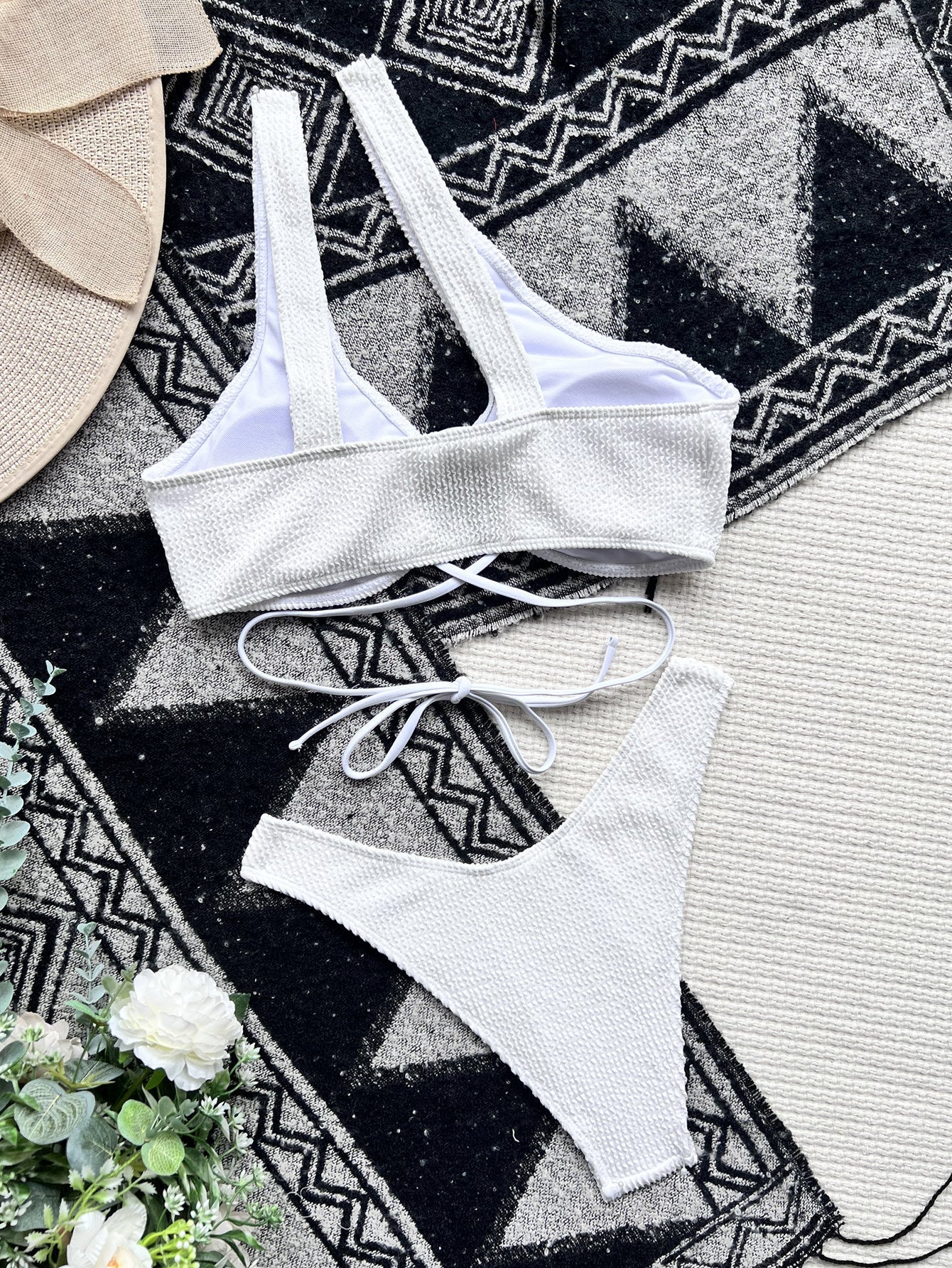 Damen Trendiger Monokini mit asymmetrischem Schnitt und raffiniertem Ringdetail