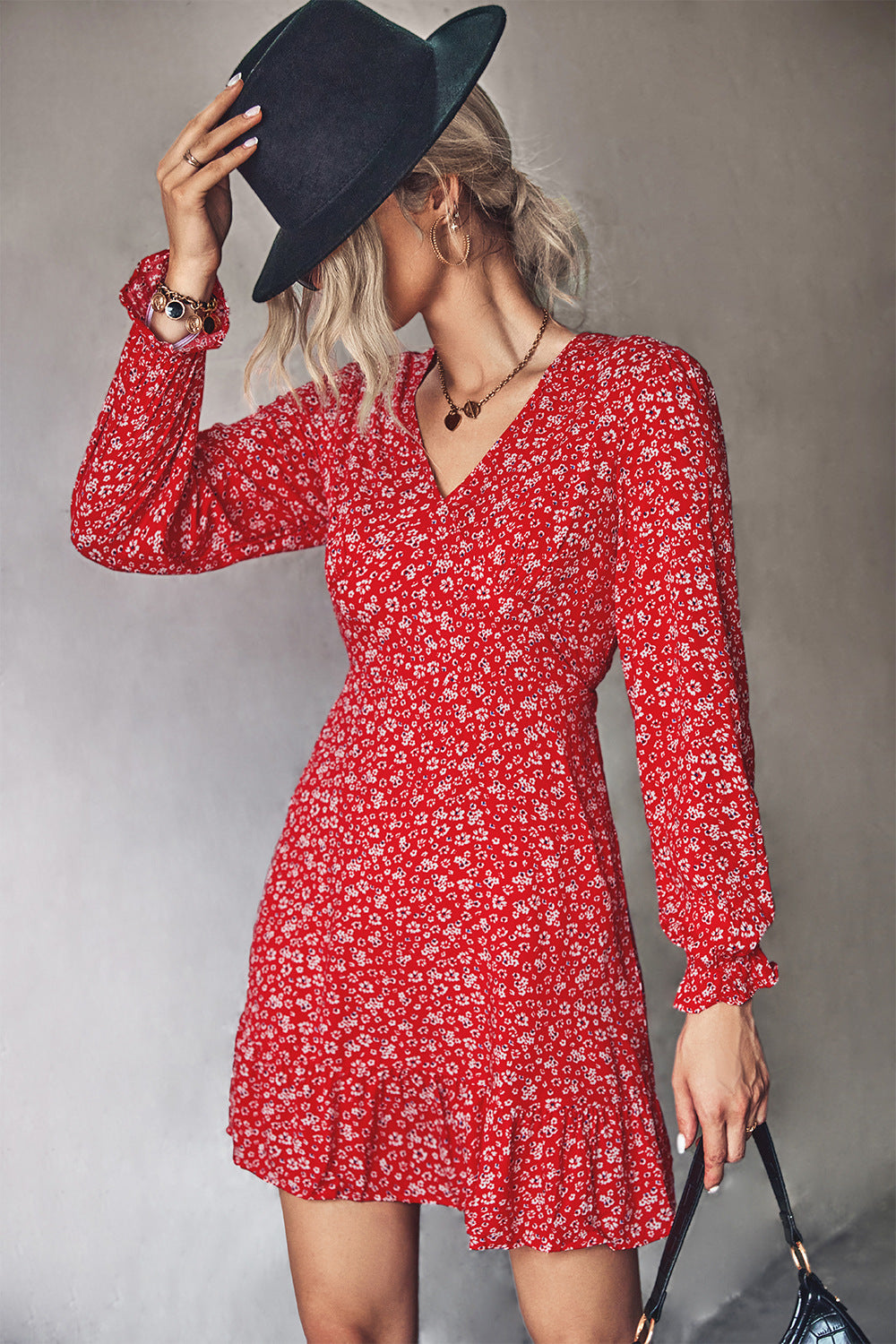 Damen Minikleid mit verspieltem floralem Muster und femininem V-Ausschnitt R&B