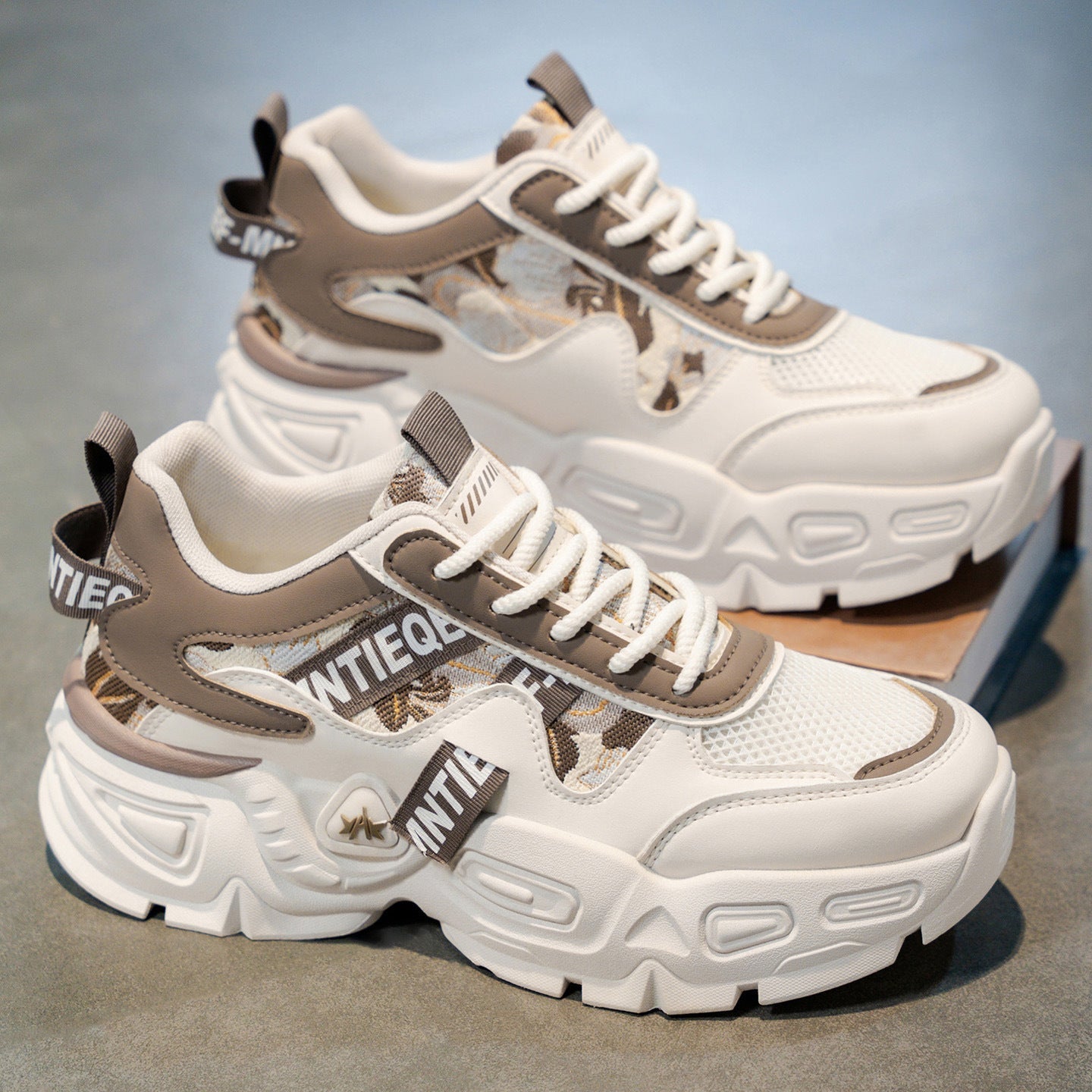 Damen Sportliche Chunky Sneakers mit einzigartigem Blumenmuster