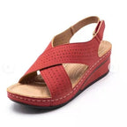 Damen Komfortable und luftige Keil-Sandalen mit perforierten Details