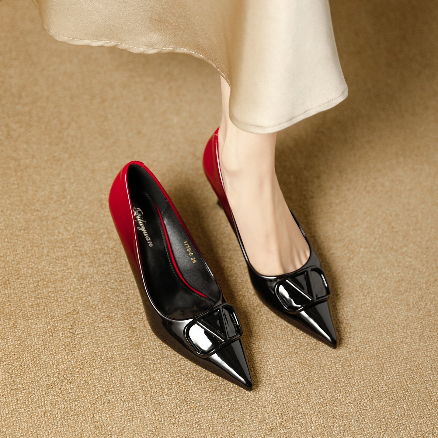 Damen modische und schicke Pumps mit stilvollem Dekor