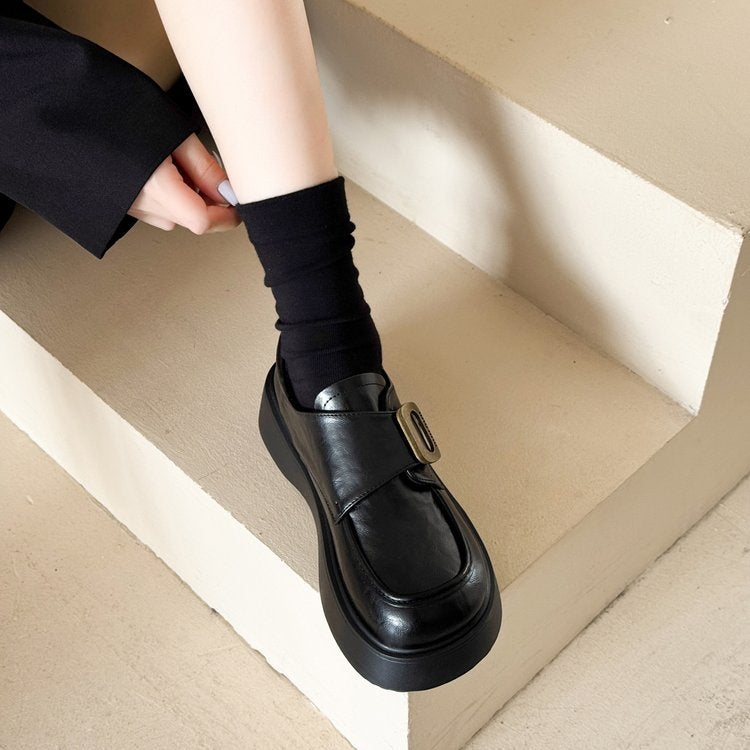 Damen modische Slip-On Loafers mit hoher Plateausohle und eleganter Schnallenapplikation R&B