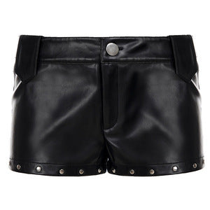 Damen Kunstleder-Shorts mit dekorativen Knopfdetails R&B