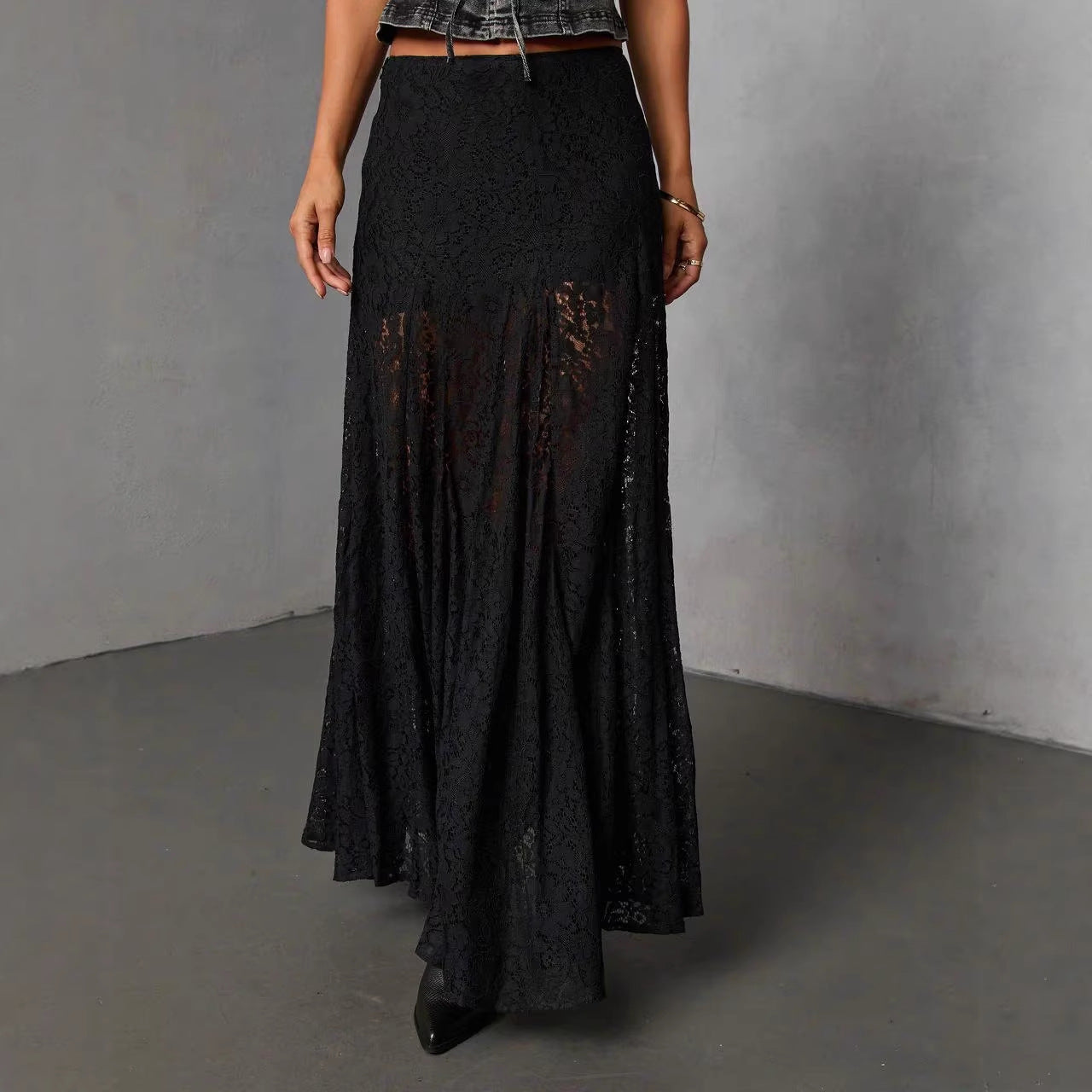 Damen Eleganter Spitzenmaxirock mit fließendem Fall und transparenten Details EB