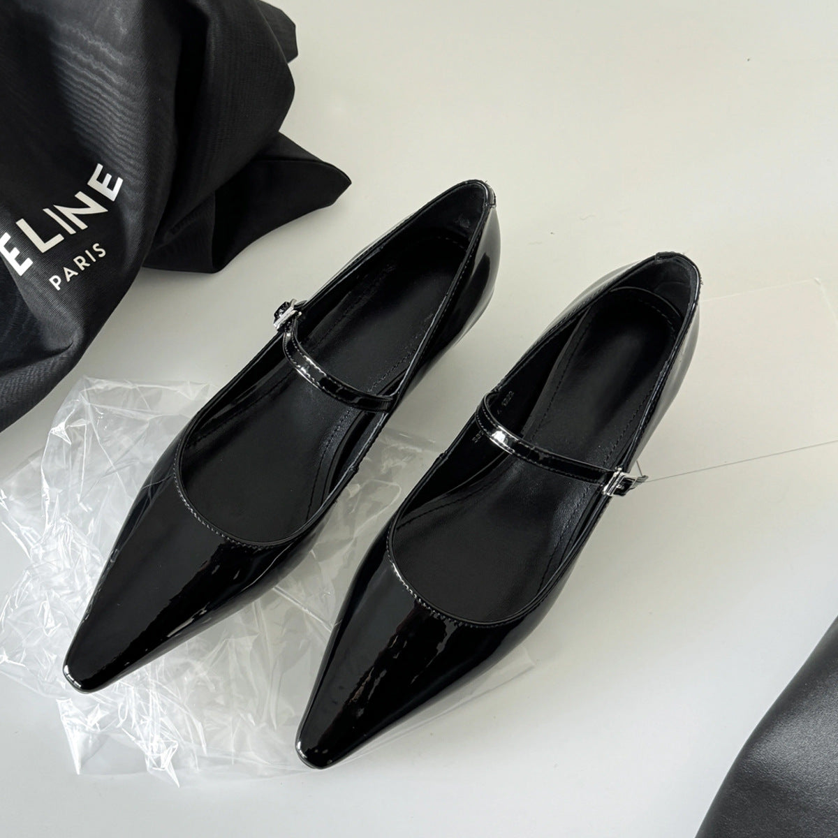 Damen elegante Slingback-Pumps mit spitzem Zehenbereich und glänzender Oberfläche