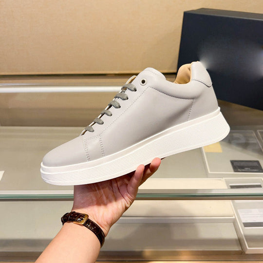 Damen Hochwertige Sneakers aus geschmeidigem Leder mit gepolsterter Sohle R&B