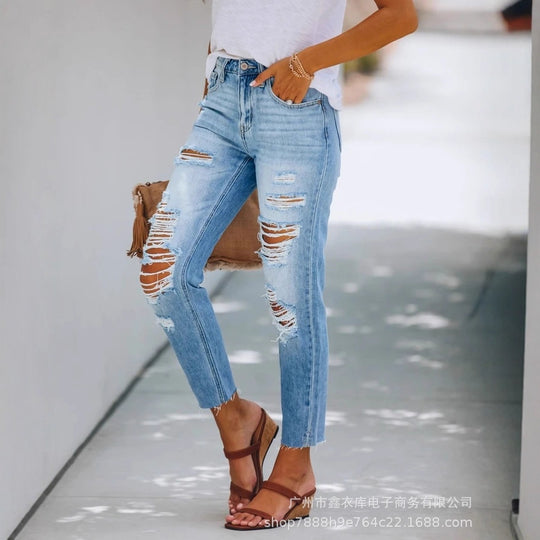 Damen Jeans mit auffälligen Destroyed-Details und zeitgemäßem Schnitt R&B