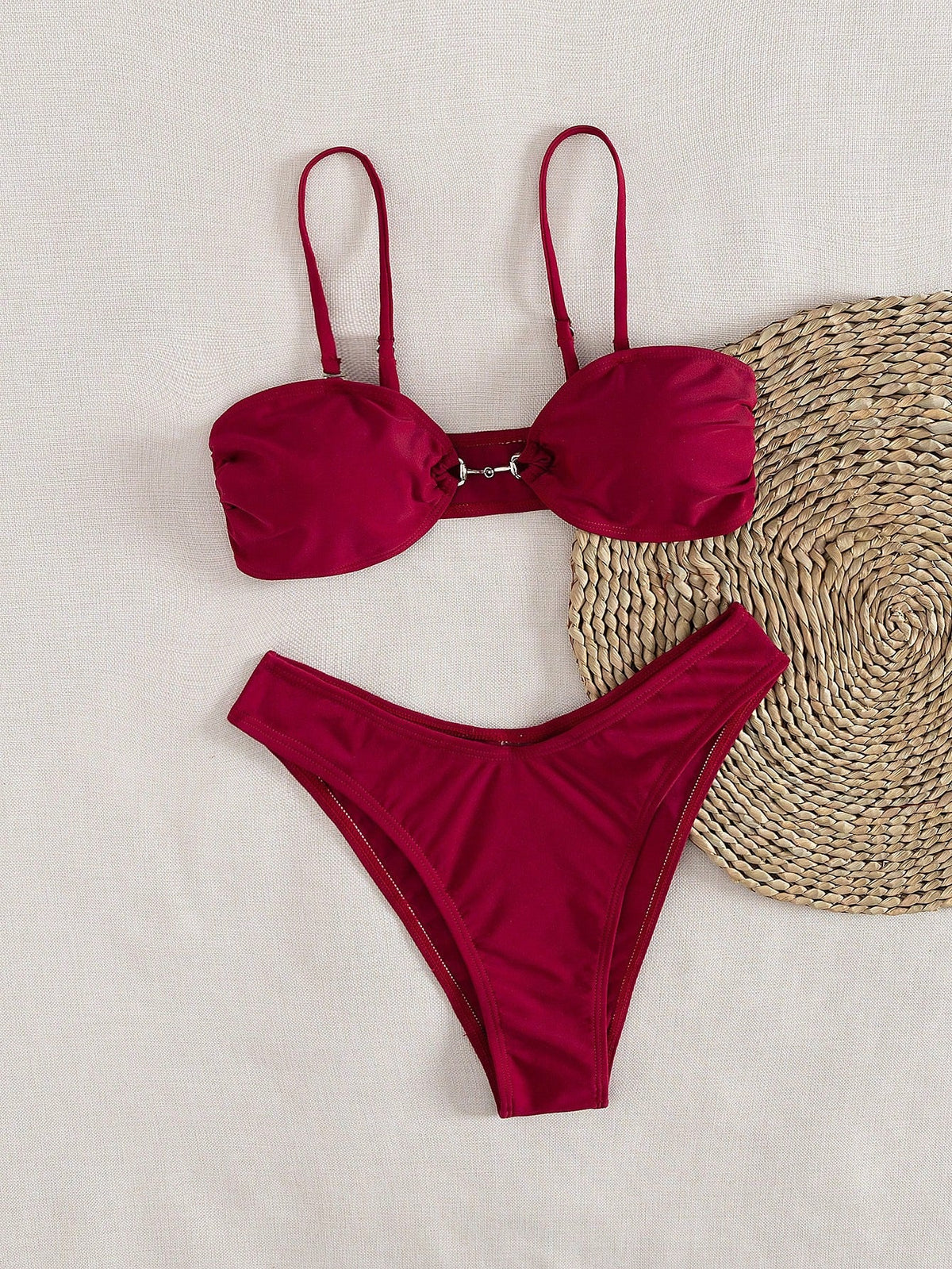 Damen Bandeau-Bikini mit modischem Schnitt und verstellbaren Trägern